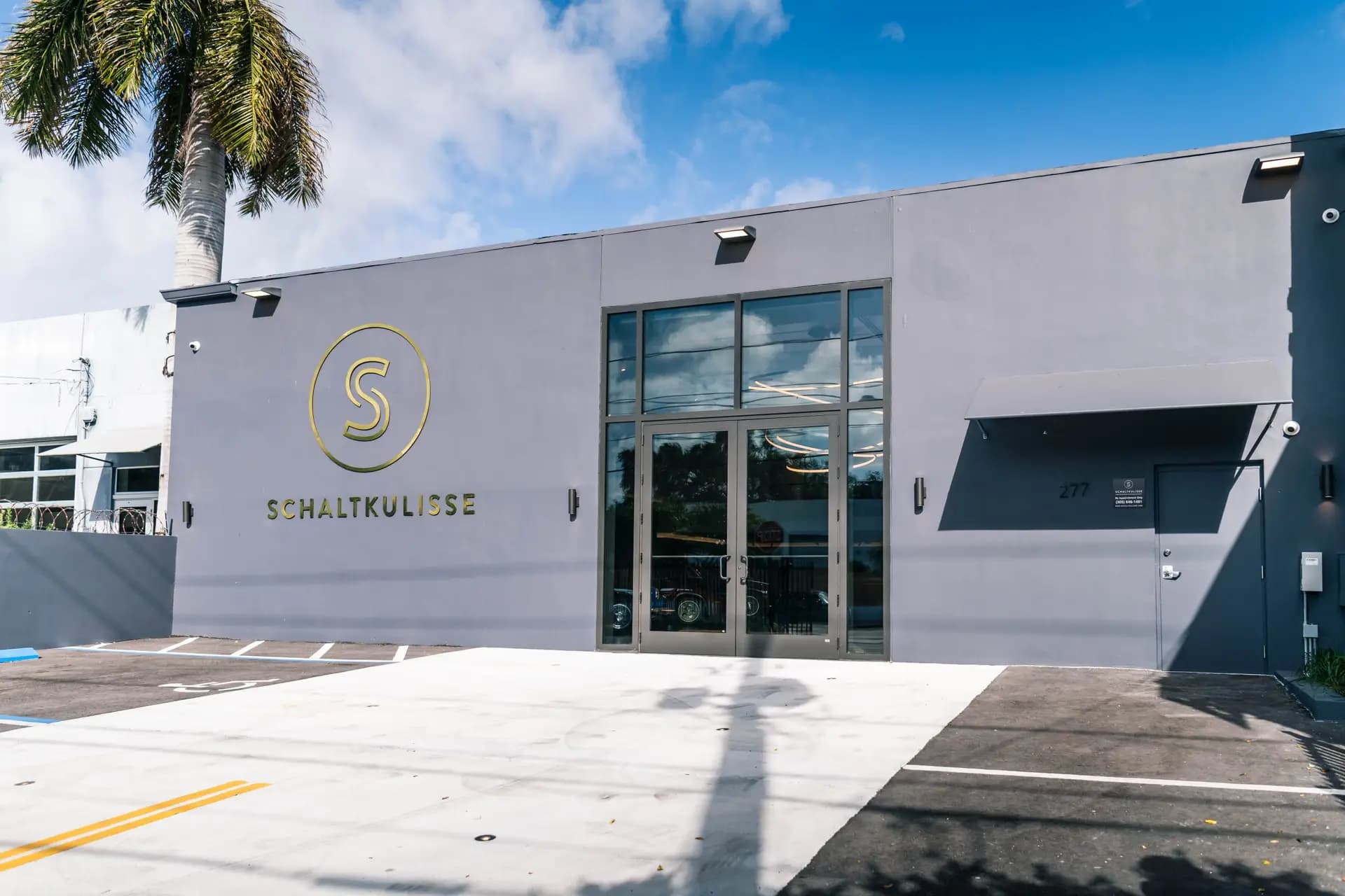 Schaltkulisse Miami showroom — interior